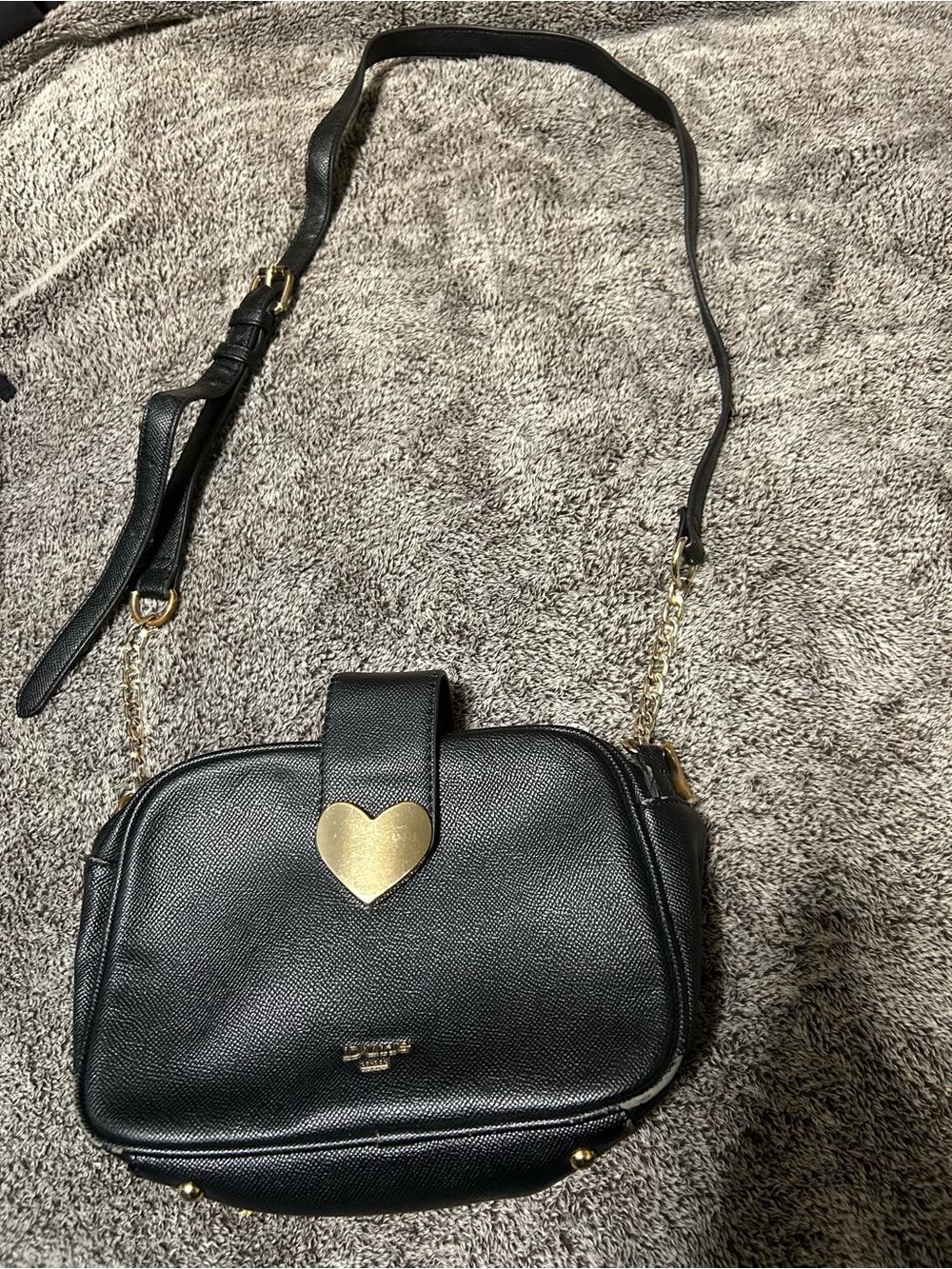 Dune Purse with Gold Heart and Chain Strap
